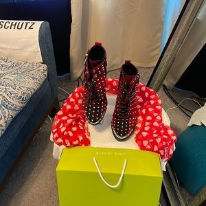 NWOT Gianni Bini Botties